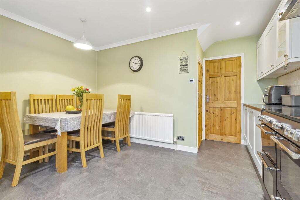 Radnor Close, 19-009.JPG
