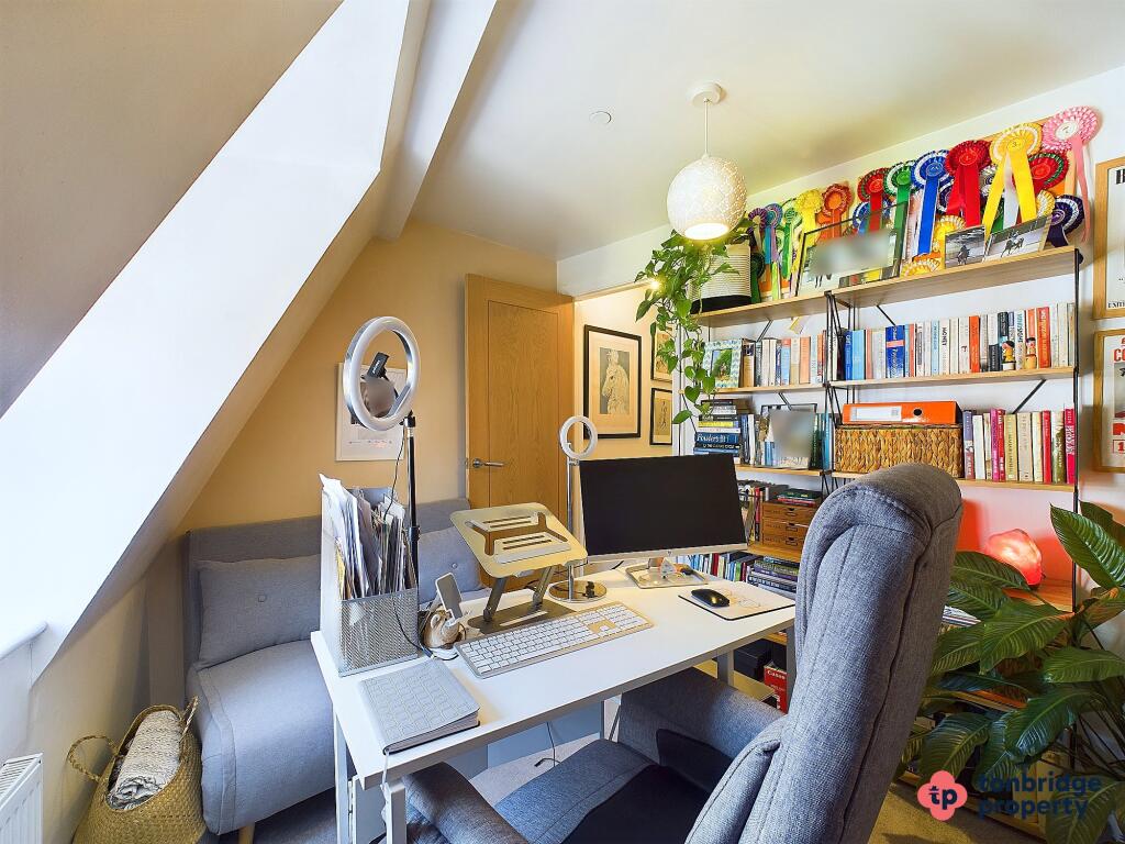 Giraffe Bedroom 2 Branded 041