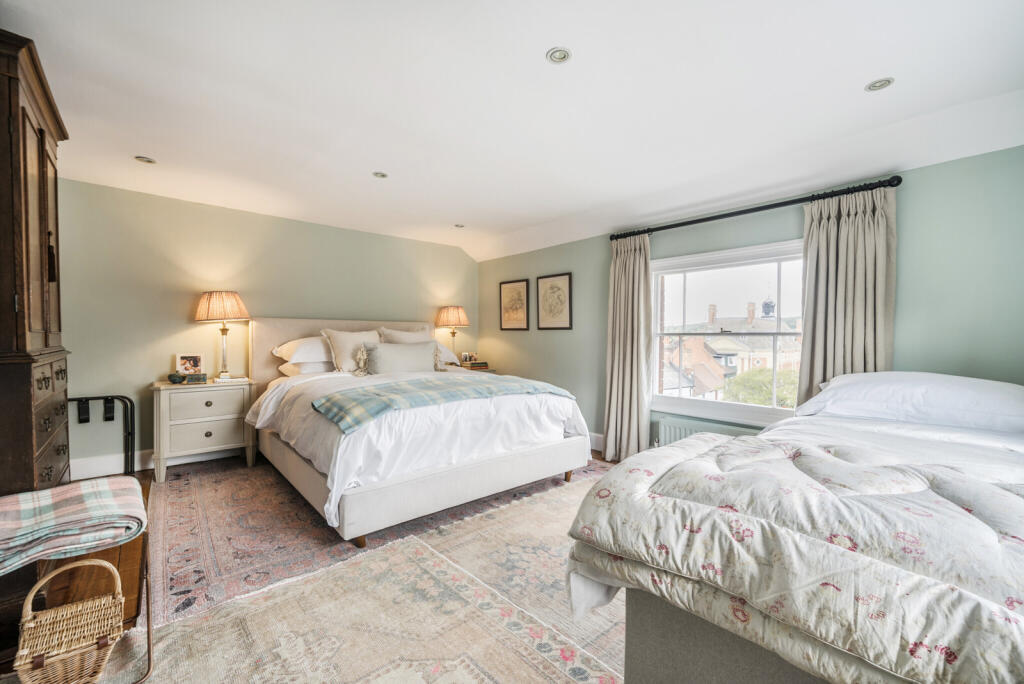 1294945-3-682b4e2...