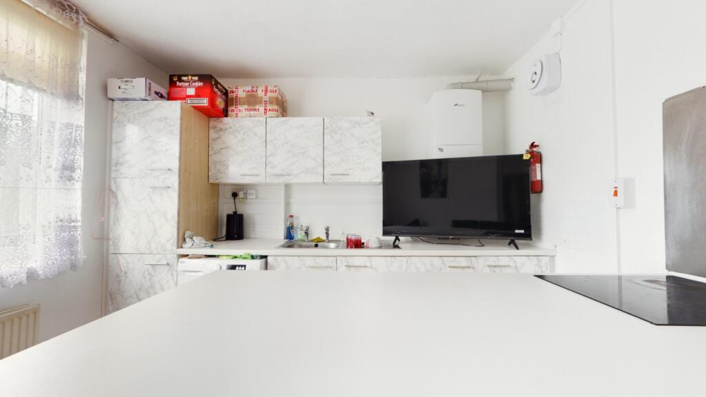 CAM01740G0-PR0328-PAN015