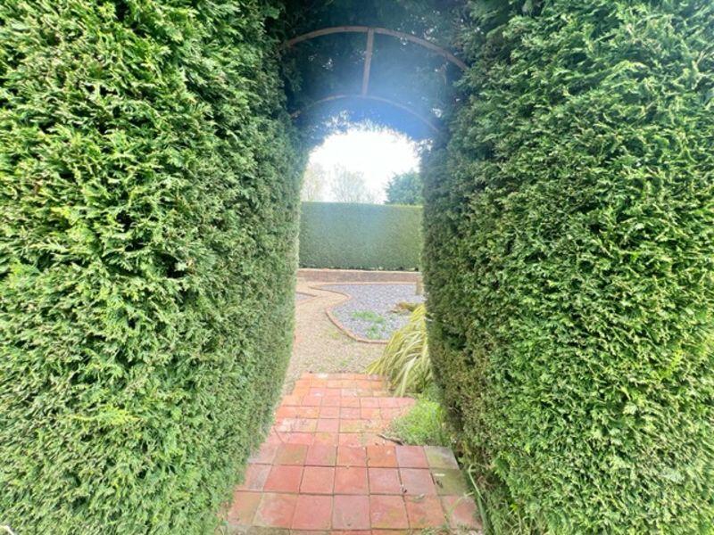 Arch to secret garden