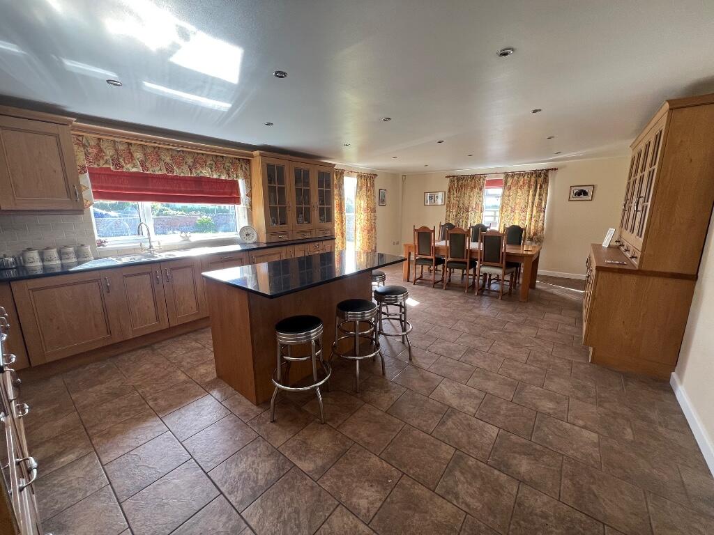 Kitchen/Dining Area