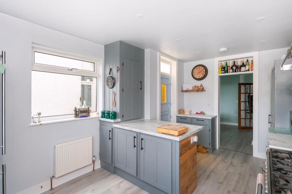 7K6AHD - Kitchen D.jpg