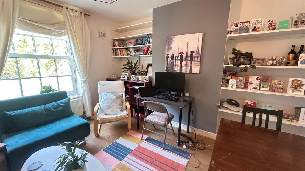 Ascalon House - Living room 1.jpg