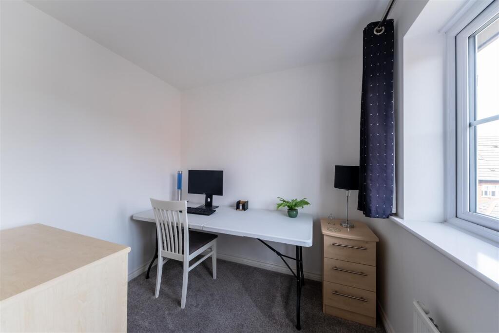 8 St James Court-015.jpg