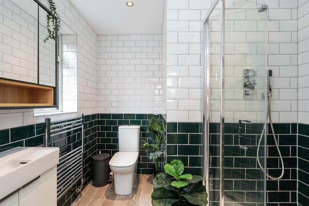 47 Chantry Heath Crescent_17.jpg
