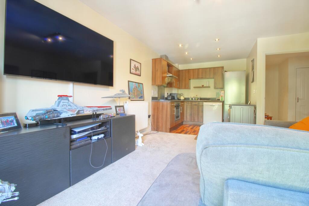 Kitchen &amp; Lounge