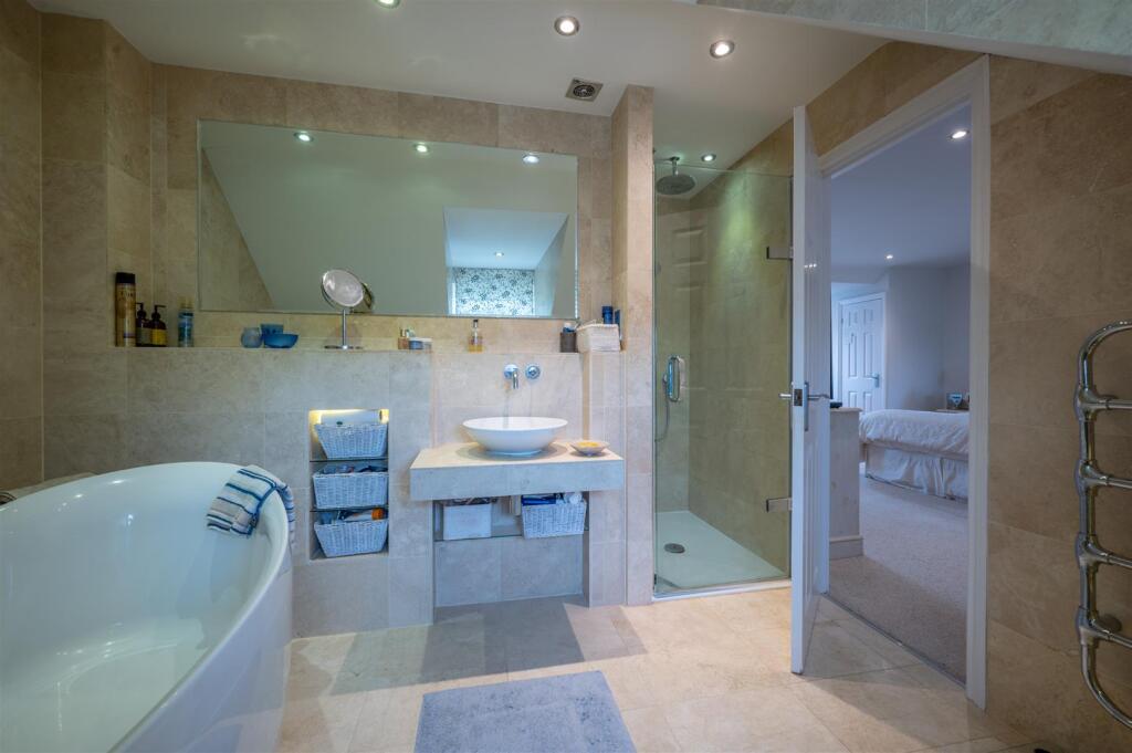 Principle Bedroom En-Suite