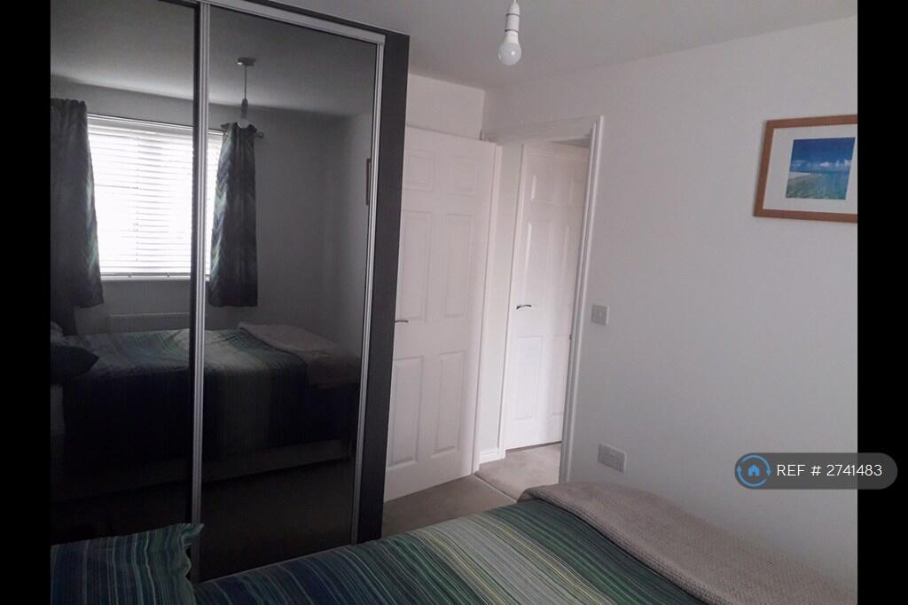 Large Master Bedroom With Built In Wardrobes