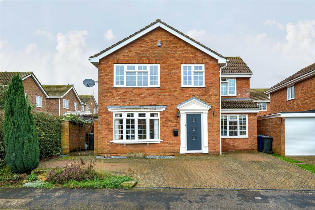 4 Calvert Close, Greens Norton