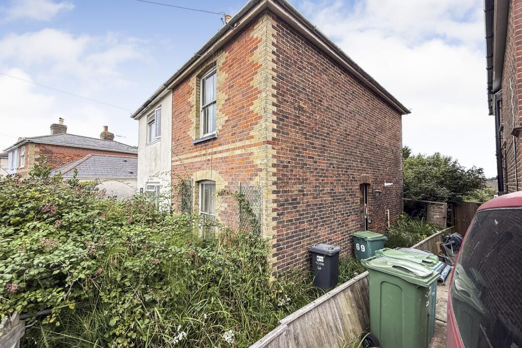 69 Bettesworth Road, Ryde, Isle Of Wight PO33 3EN