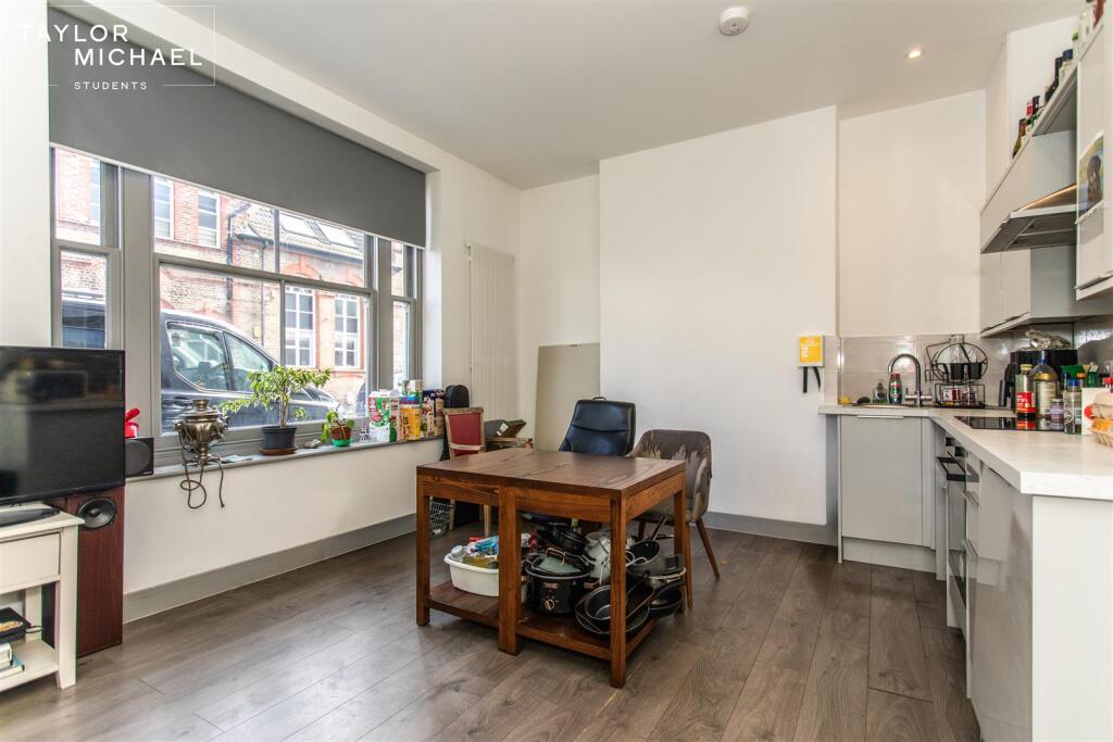 Living Room / Kitchen