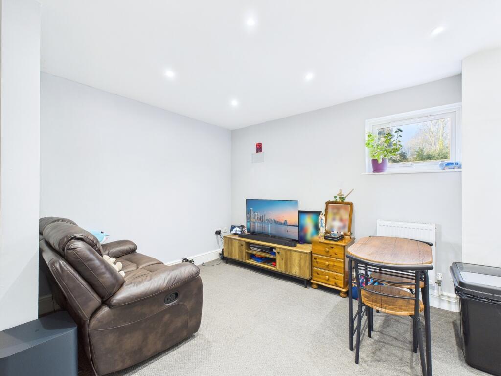 CAM01909G0-PR0447-STILL003