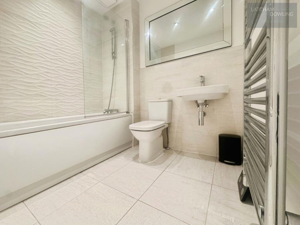 pbox-bathroom-331242.jpg