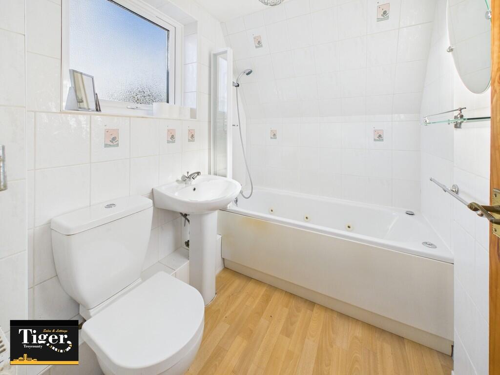 CAM02176G0-PR0762...