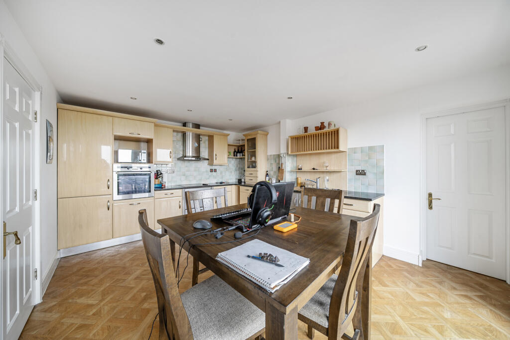 1304575-17-6846e9...