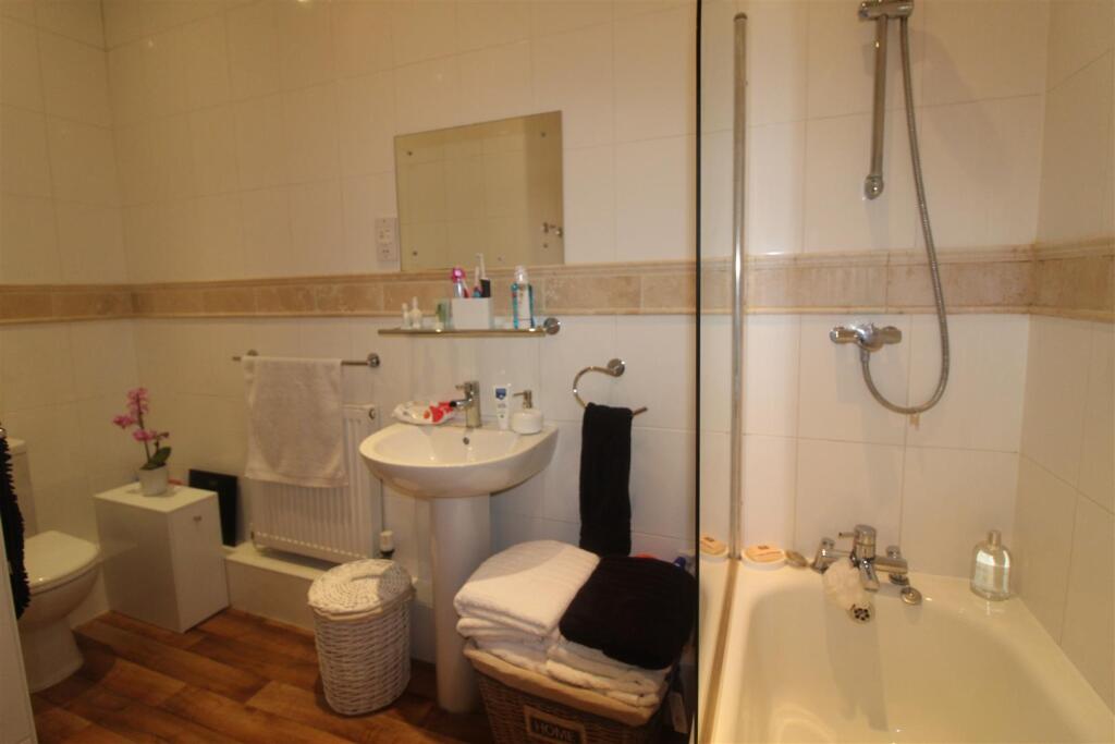 bathroom 2.JPG