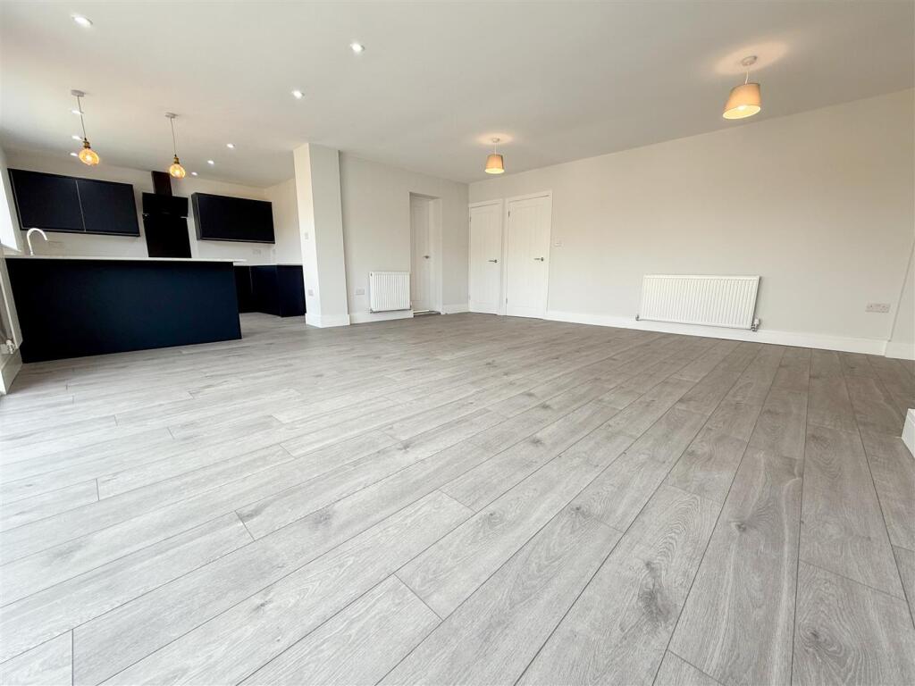 OPEN PLAN BREAKFAST KITCHEN FAMILY ROOM