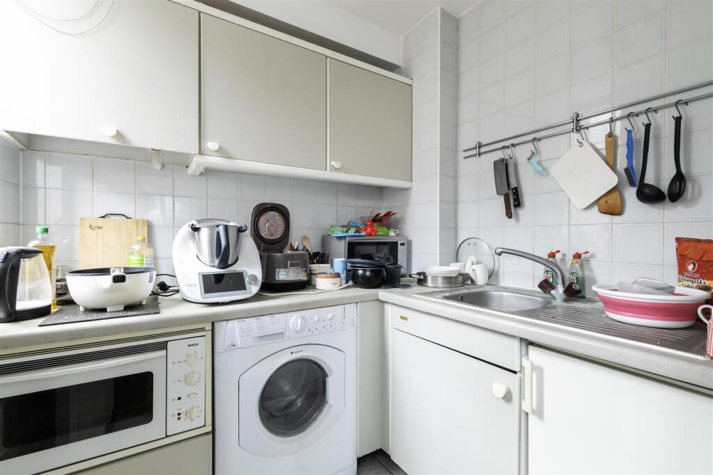 333 Chelsea Cloisters -6.jpg