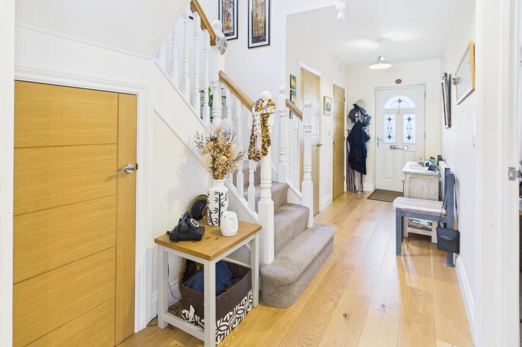 CAM02519G0-PR0278-STILL018