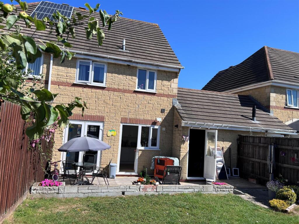 Rear garden 3.jpg