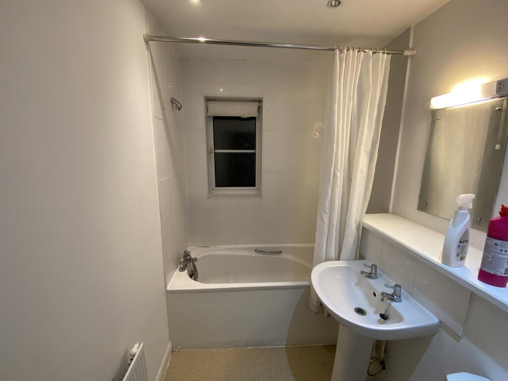 37 Toilet 2