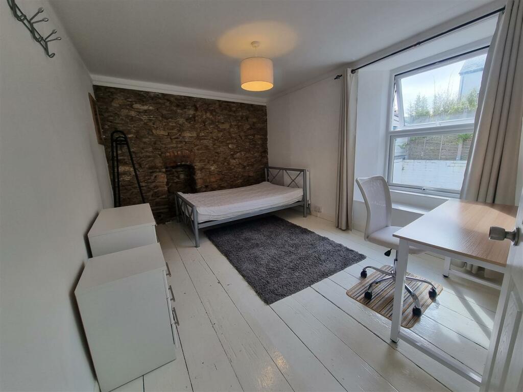 BEDROOM 2.jpg