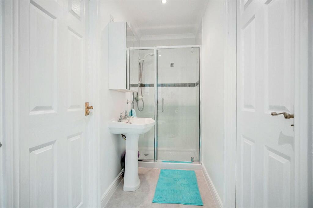 Ground Shower Room
