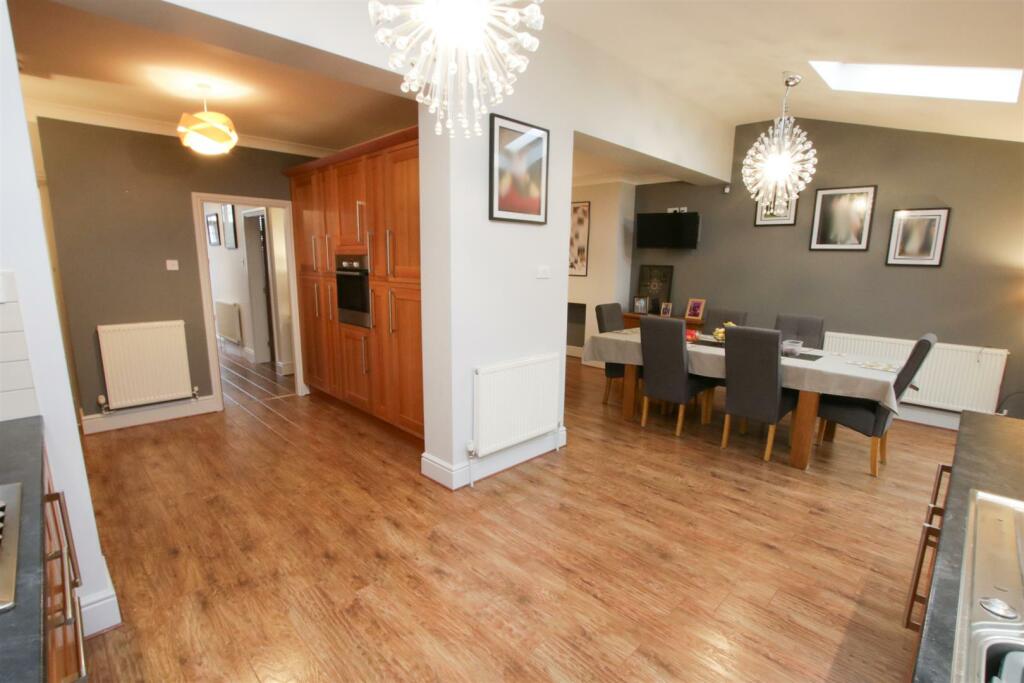 OPEN PLAN LIVING DINING KITCHEN