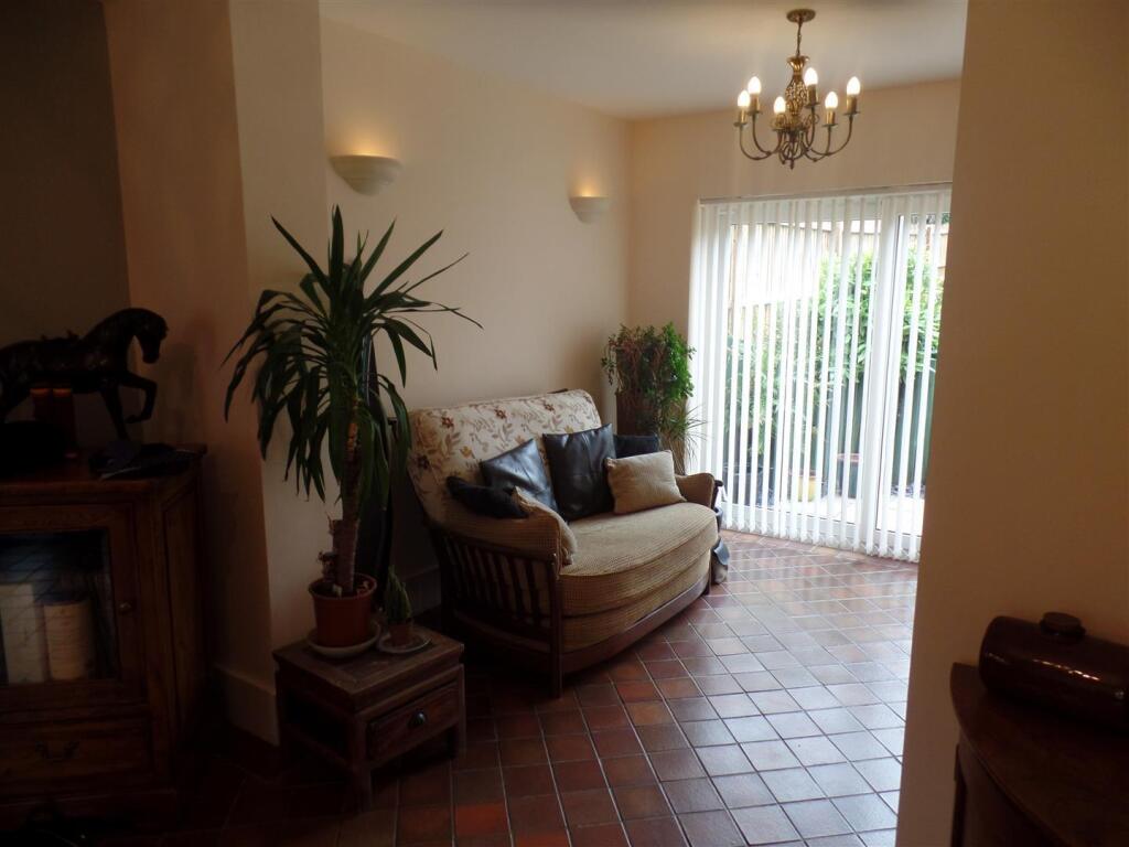 Keats Road, Poets Corner - Dining Room