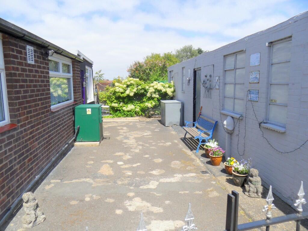 SIDE GARDEN