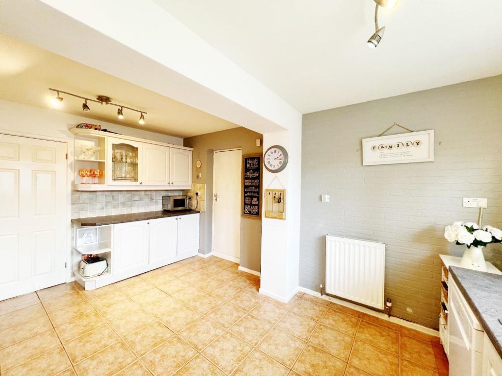 Kitchen pic 5.jpg