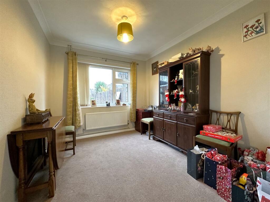 Dining Room 004