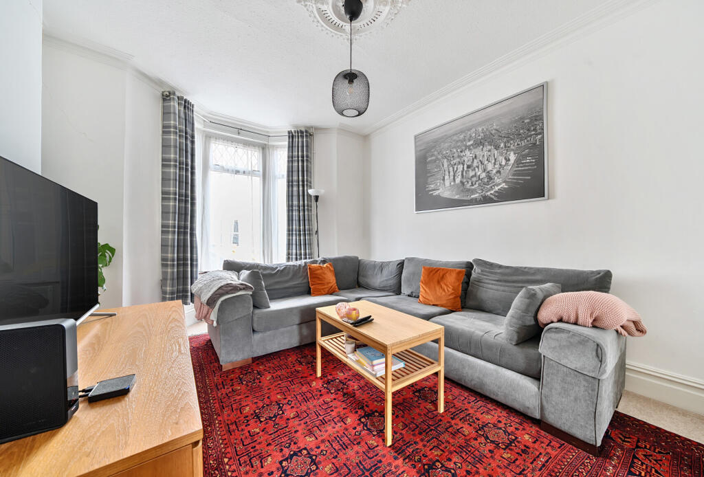 1301353-12-683976...