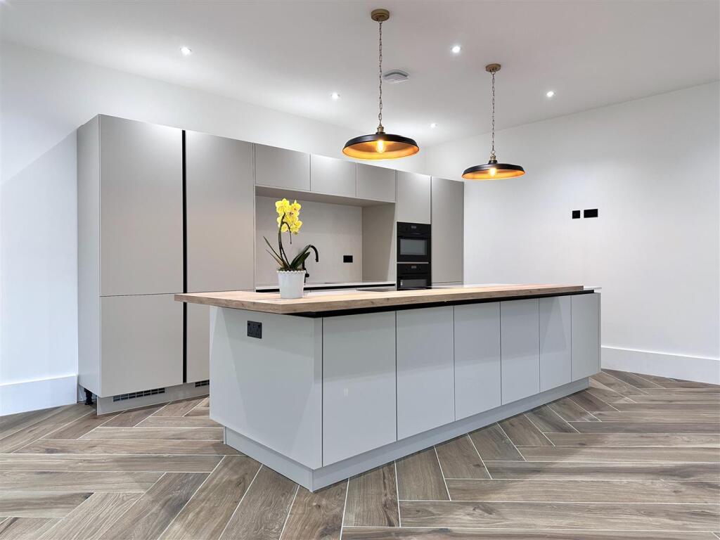 Stunning Bespoke Kitchen 591