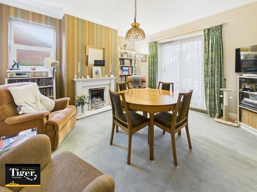 CAM02176G0-PR0745...