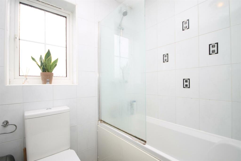 HOUSE BATHROOM/ W.C.