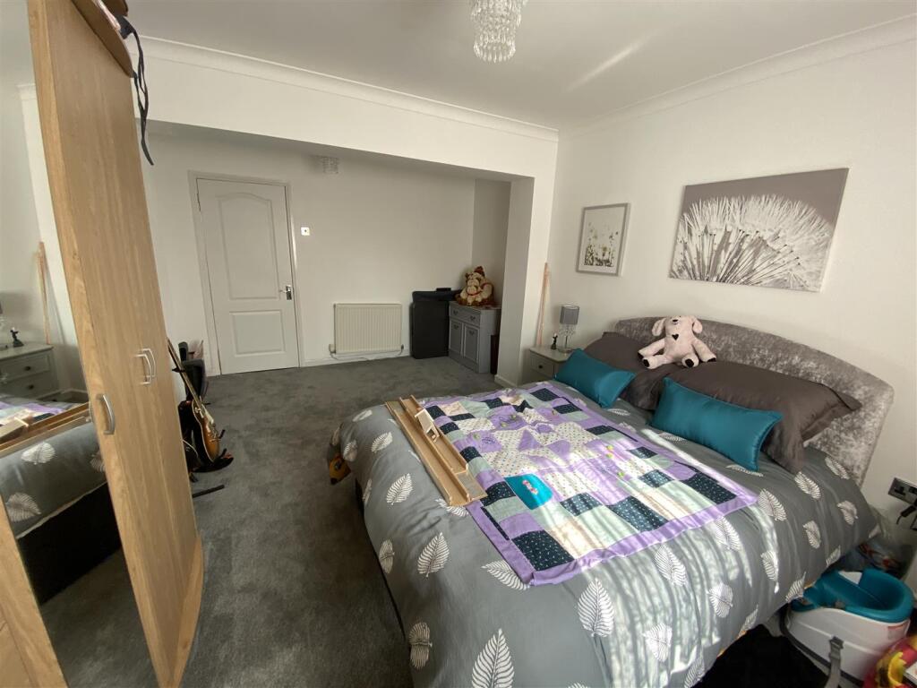 Bedroom no.2 rear double: