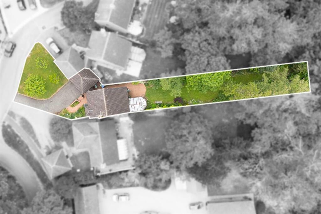 12 Manor House Close, Rugby (27).jpg