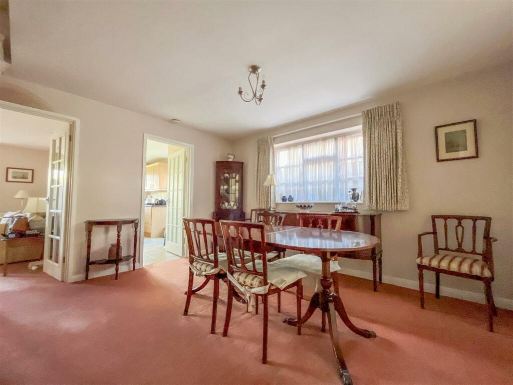 dining room 2.jpg
