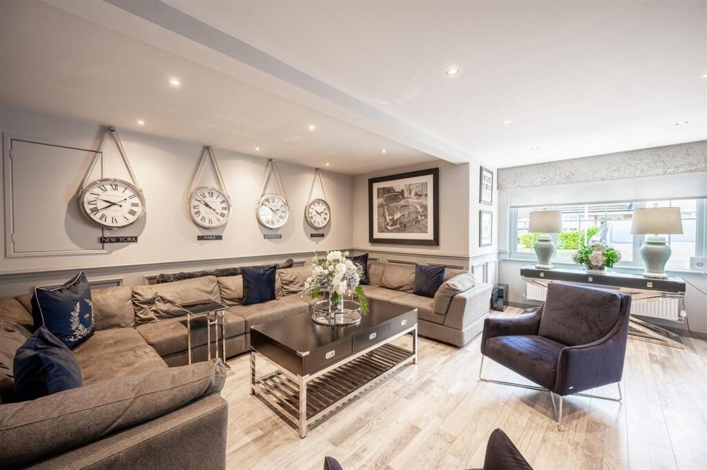 Family Room (1).jpg