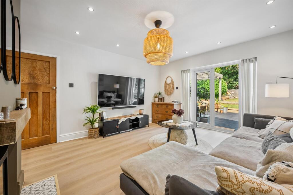 Sitting Room to garden.jpg