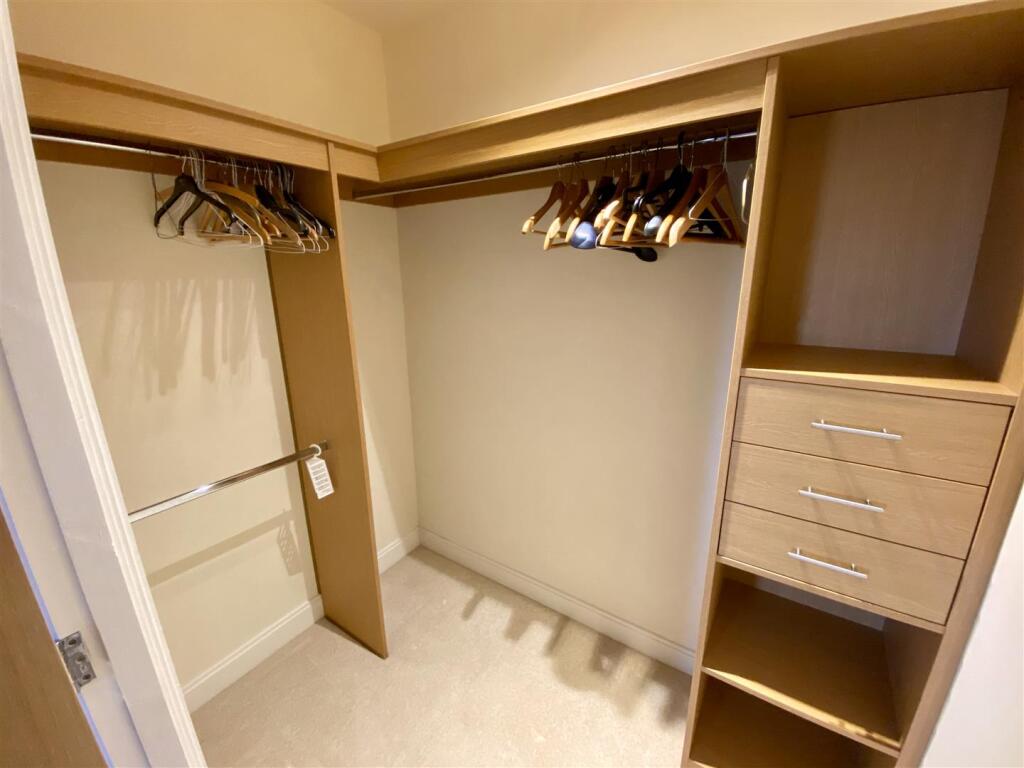 Walk-in Wardrobe.JPG