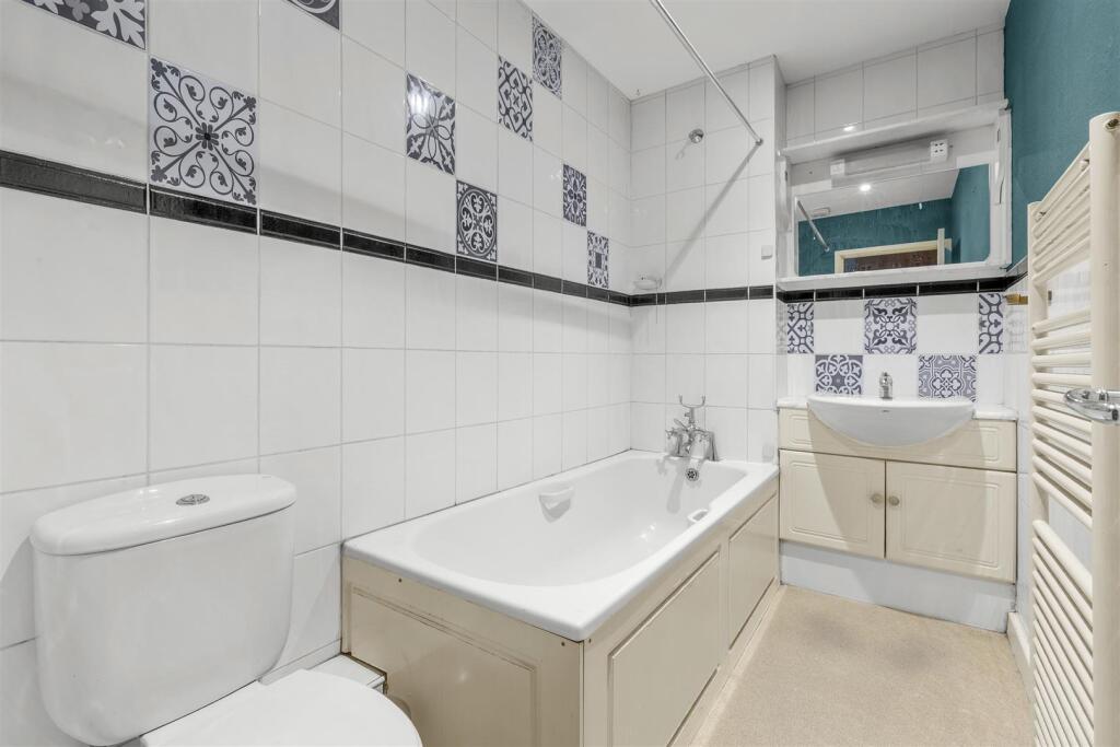 153 Hughenden Rd, HP13 5PN-3.jpg