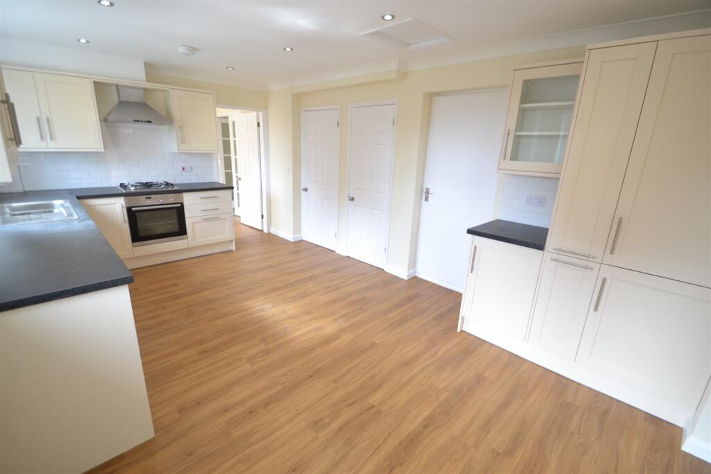 Kitchen/Breakfast Ro