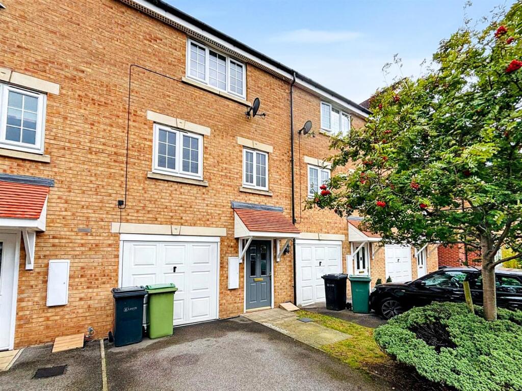 Garage &amp; Parking: