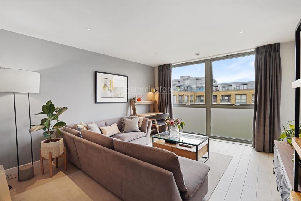 Living Room 2.jpg