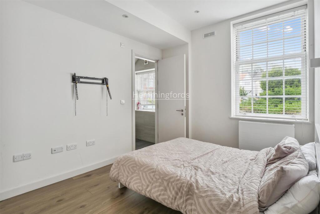 10-163c7a44-571d-41cb-99bd-e0a0d9a13e5dP3718081-lo