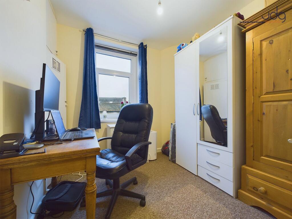 Study Room/Double Bedroom