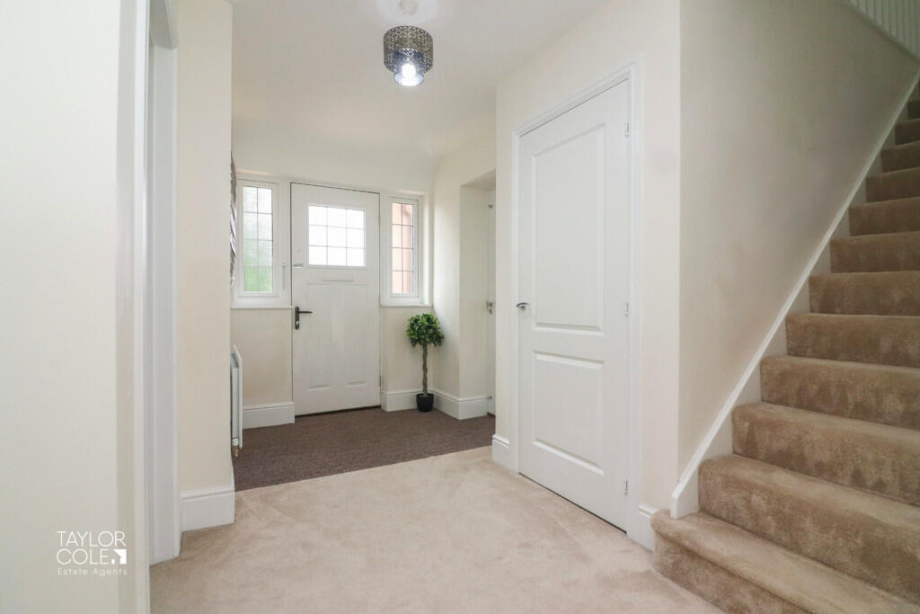 6 Hopton Close  T...